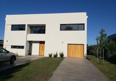 CHALET DE 4 AMBIENTES DE CATEGORIA EN RUMENCO JOVEN A ESTRENAR, VENDE Y PERMUTA