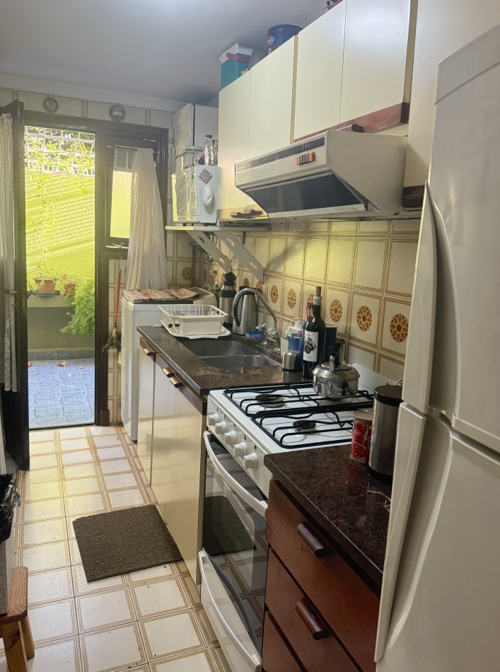 Departamento dos ambientes con cochera cubierta y baulera