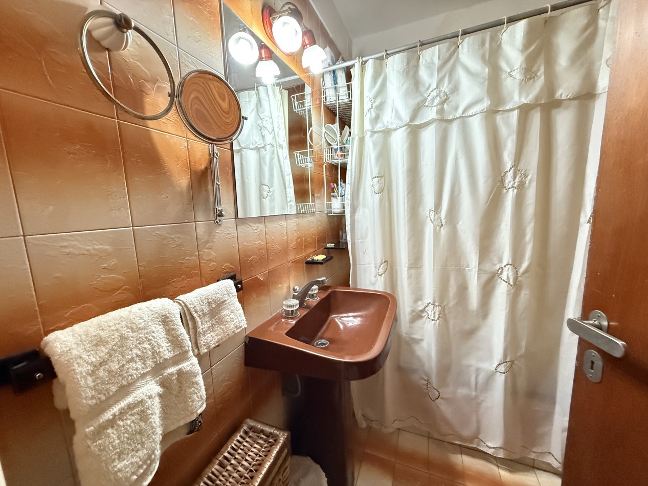 Departamento dos ambientes con cochera cubierta  y baulera
