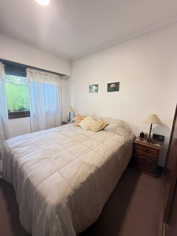 Departamento dos ambientes con cochera cubierta y baulera