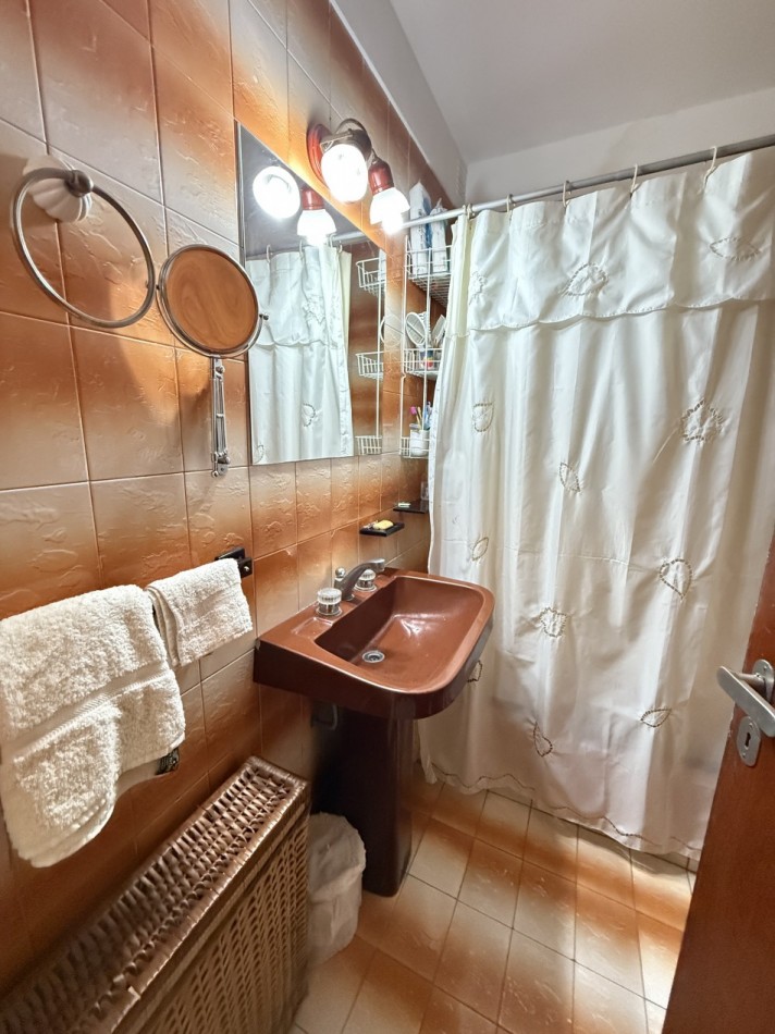 Departamento dos ambientes con cochera cubierta  y baulera