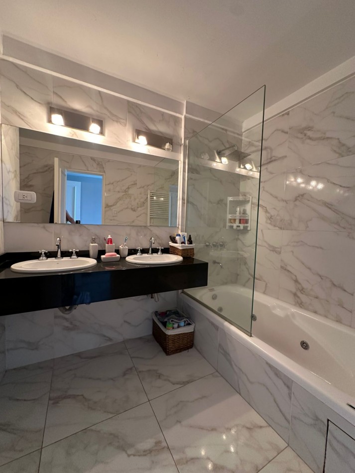 Departamento de 4 ambientes frente a playa grande 