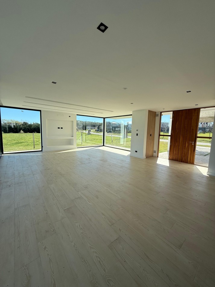 RUMENCO JOVEN A ESTRENAR - 4 DORM MAS ESCRITORIO