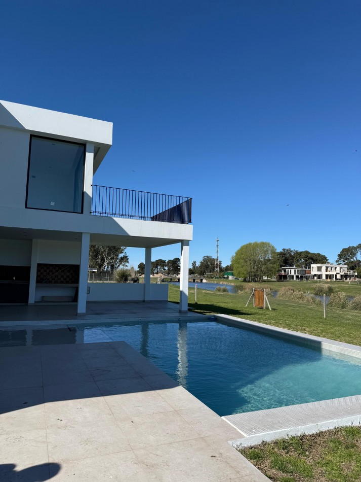 RUMENCO JOVEN A ESTRENAR - 4 DORM MAS ESCRITORIO