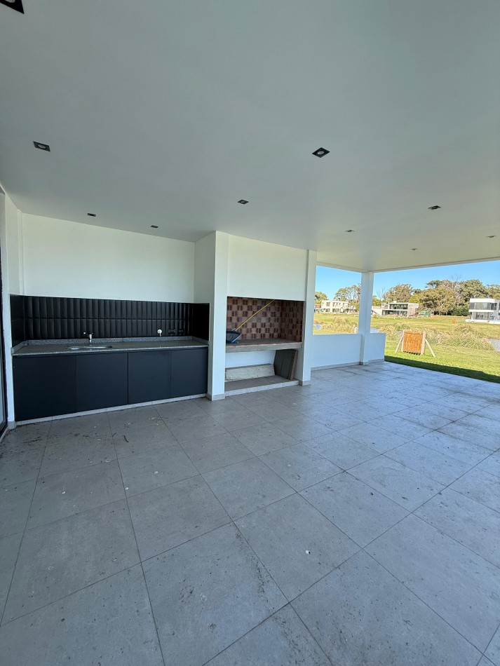 RUMENCO JOVEN A ESTRENAR - 4 DORM MAS ESCRITORIO