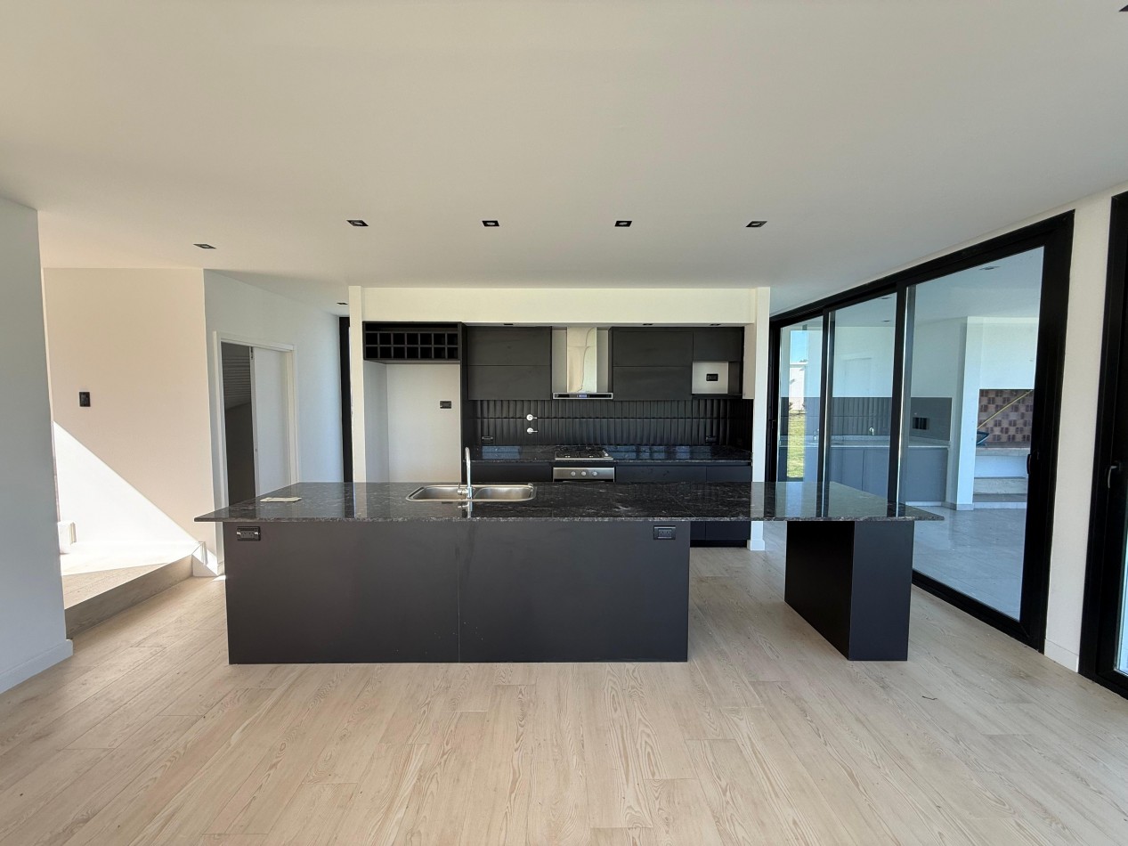 RUMENCO JOVEN A ESTRENAR - 4 DORM MAS ESCRITORIO