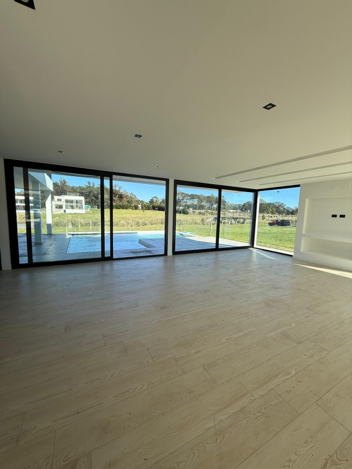 RUMENCO JOVEN A ESTRENAR - 4 DORM MAS ESCRITORIO