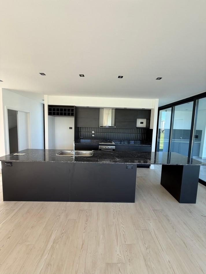 RUMENCO JOVEN A ESTRENAR - 4 DORM MAS ESCRITORIO