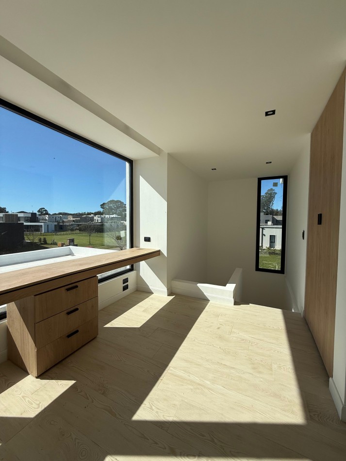 RUMENCO JOVEN A ESTRENAR - 4 DORM MAS ESCRITORIO