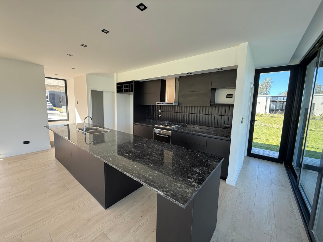 RUMENCO JOVEN A ESTRENAR - 4 DORM MAS ESCRITORIO