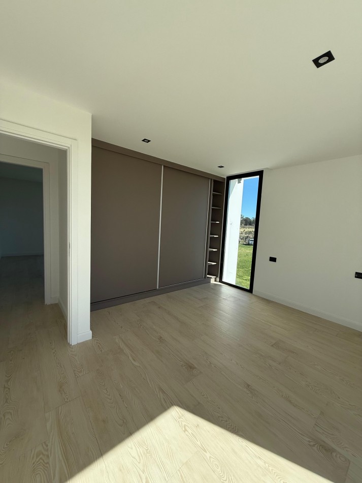 RUMENCO JOVEN A ESTRENAR - 4 DORM MAS ESCRITORIO