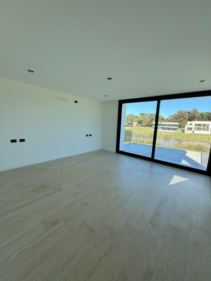 RUMENCO JOVEN A ESTRENAR - 4 DORM MAS ESCRITORIO