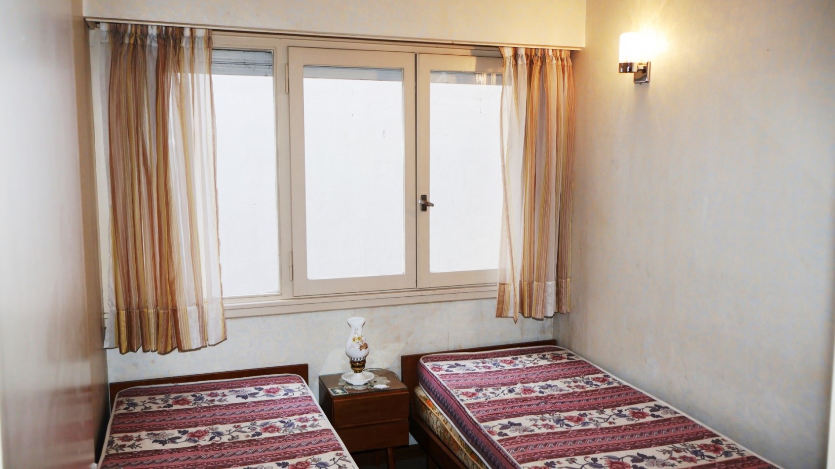 RETASADO: IMPECABLE SEMIPISO 3 AMBIENTES SOBRE PEATONAL SAN MARTIN. OPCION COCHERA 