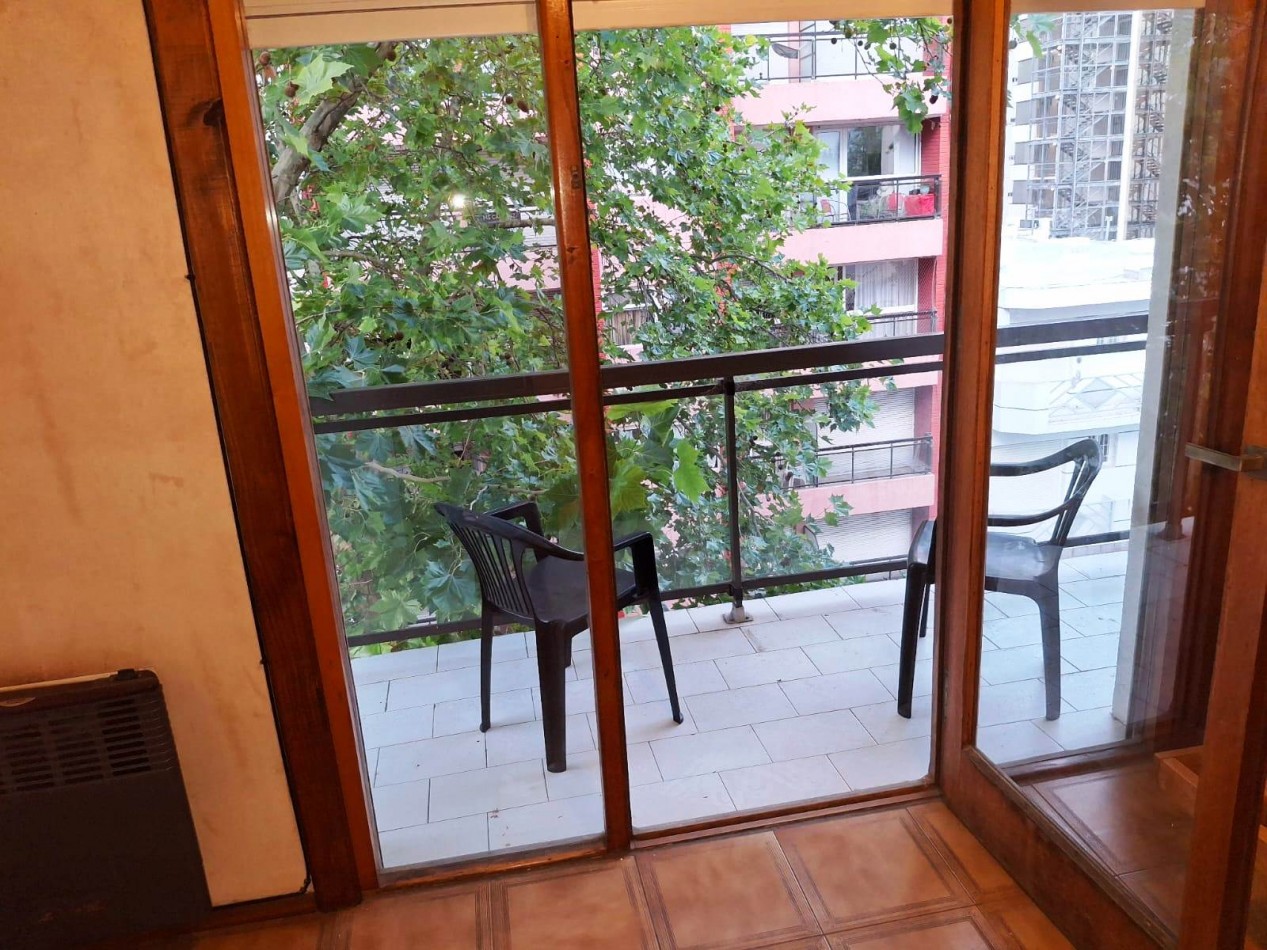 Monoambiente a la calle zona Falucho y Santa Fe.