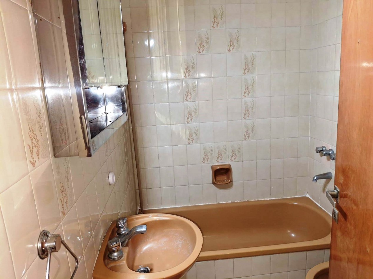 Monoambiente a la calle zona Falucho y Santa Fe.