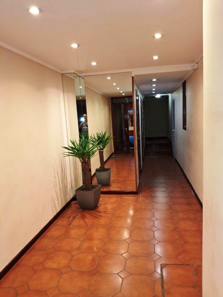 Monoambiente a la calle zona Falucho y Santa Fe.