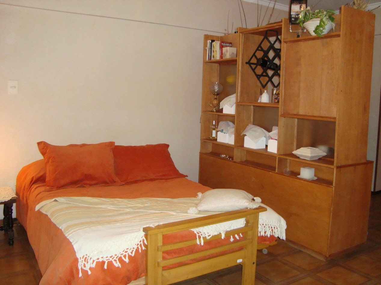 Monoambiente a la calle zona Falucho y Santa Fe.