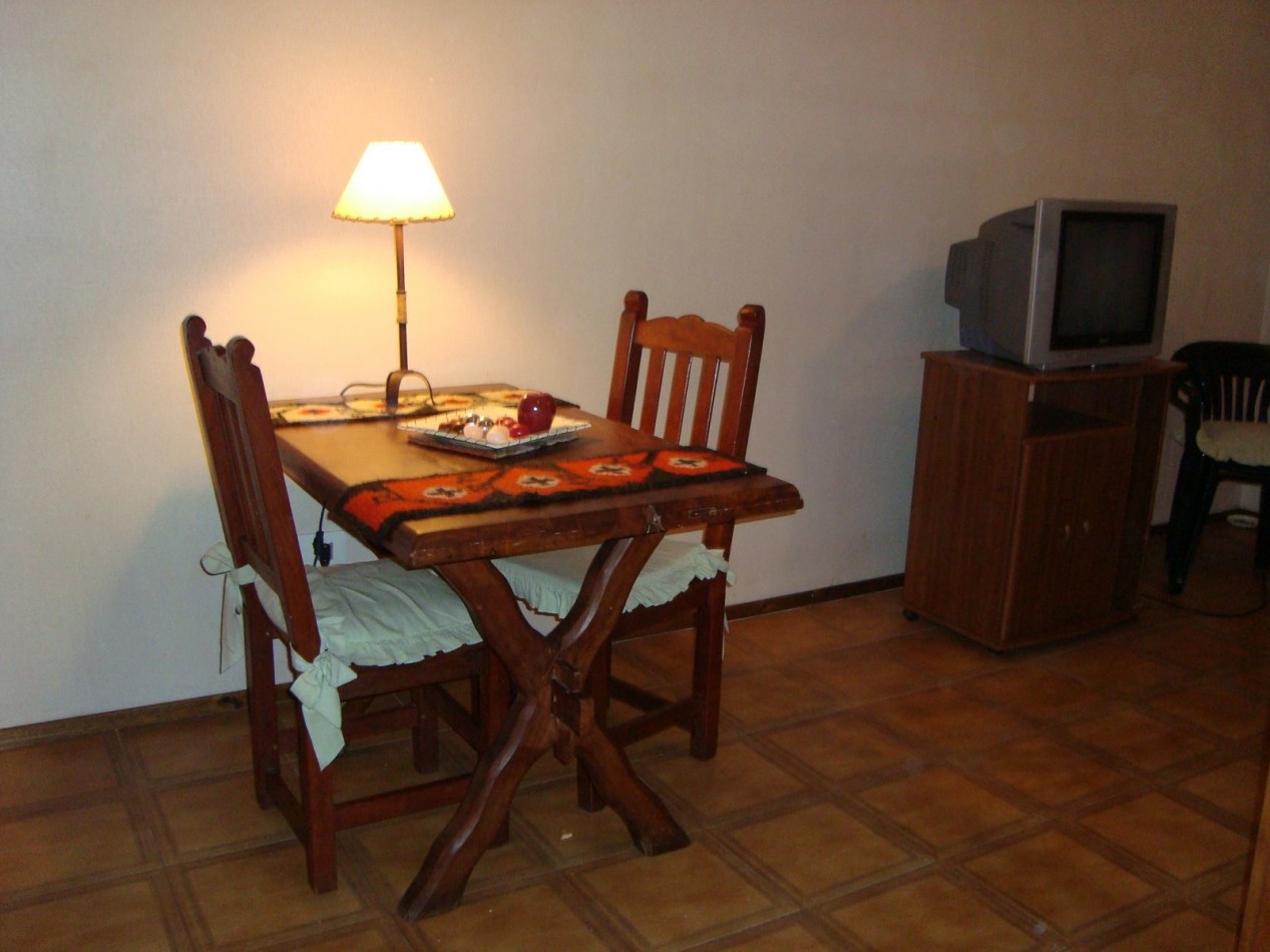 Monoambiente a la calle zona Falucho y Santa Fe.