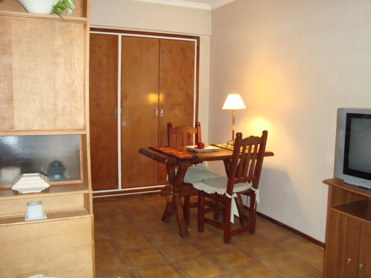 Monoambiente a la calle zona Falucho y Santa Fe.