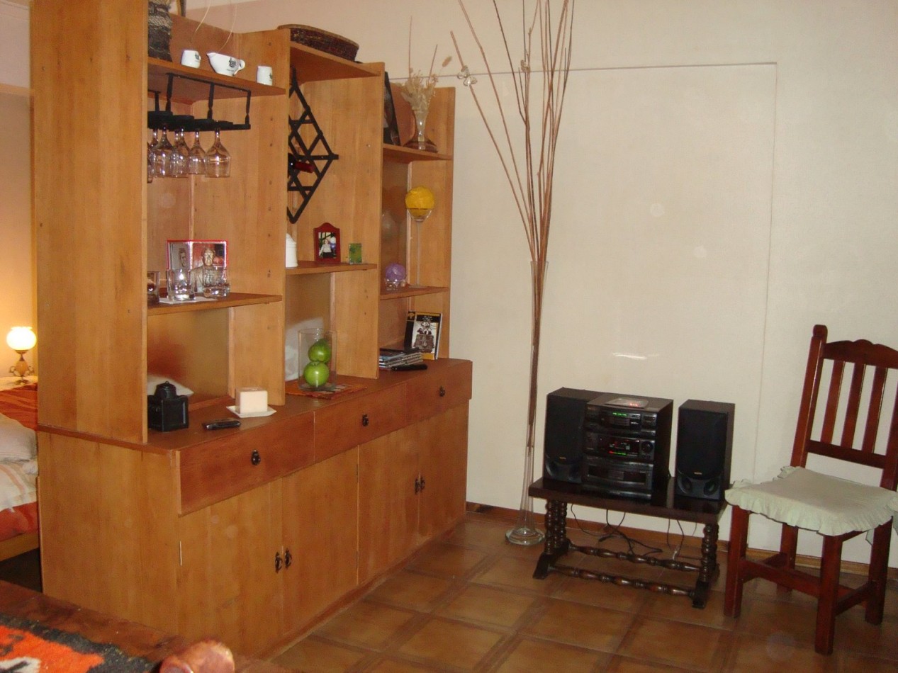 Monoambiente a la calle zona Falucho y Santa Fe.