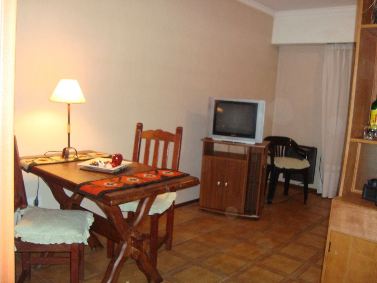 Monoambiente a la calle zona Falucho y Santa Fe.