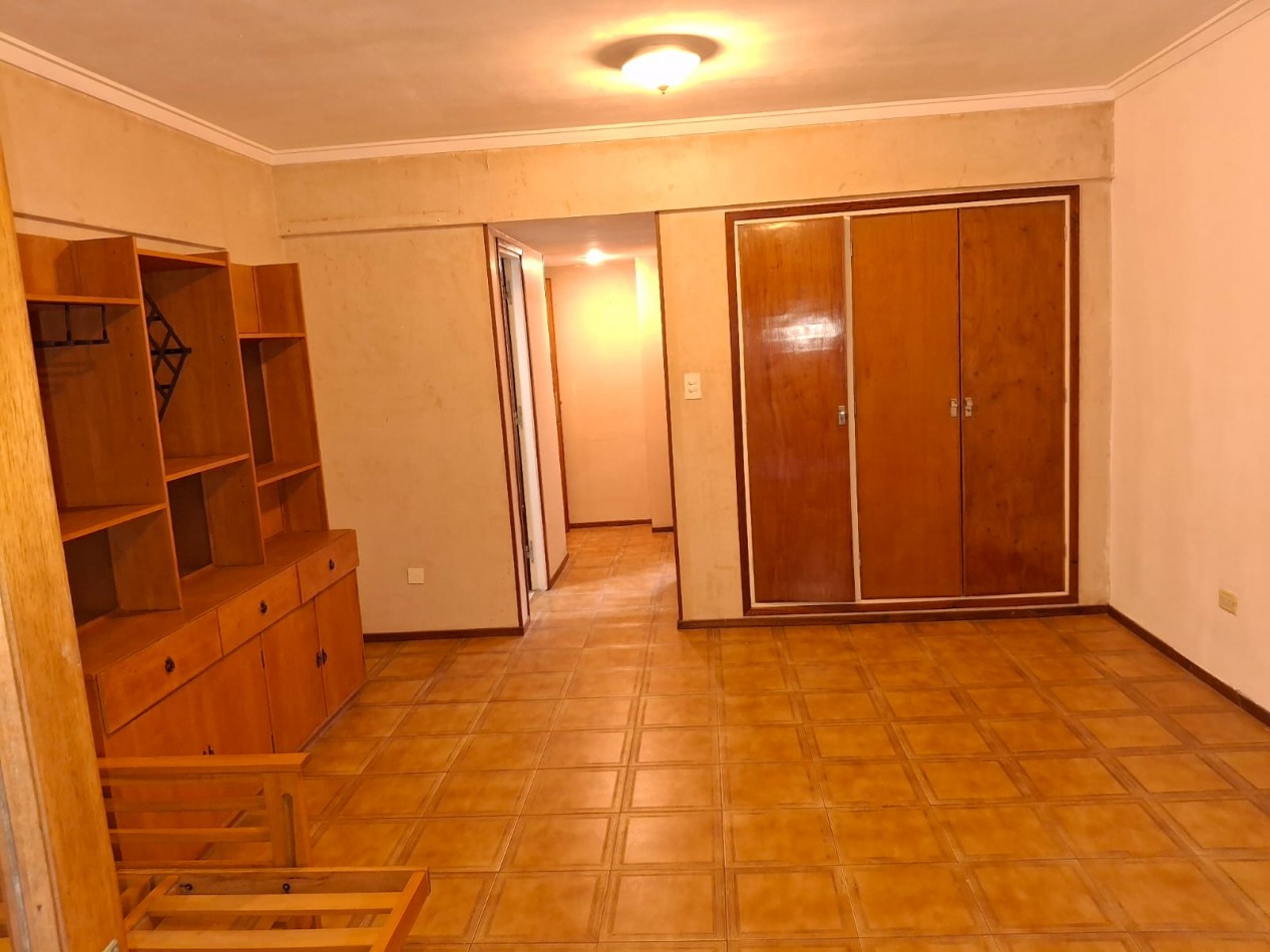 Monoambiente a la calle zona Falucho y Santa Fe.