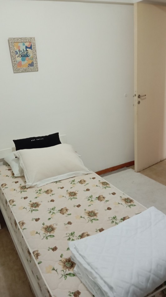 4 ambientes a la calle, 70 m² con espacio de cochera.