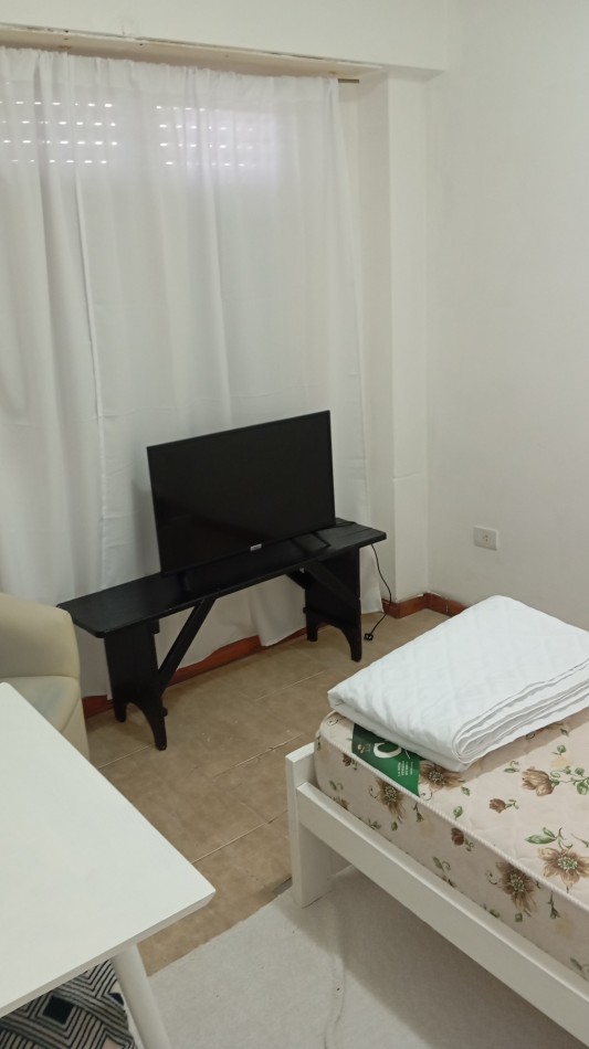 4 ambientes a la calle, 70 m² con espacio de cochera.