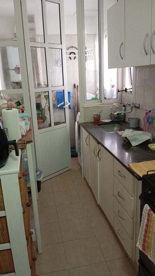 4 ambientes a la calle, 70 m² con espacio de cochera.