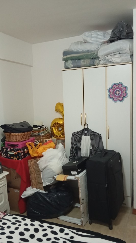 4 ambientes a la calle, 70 m² con espacio de cochera.