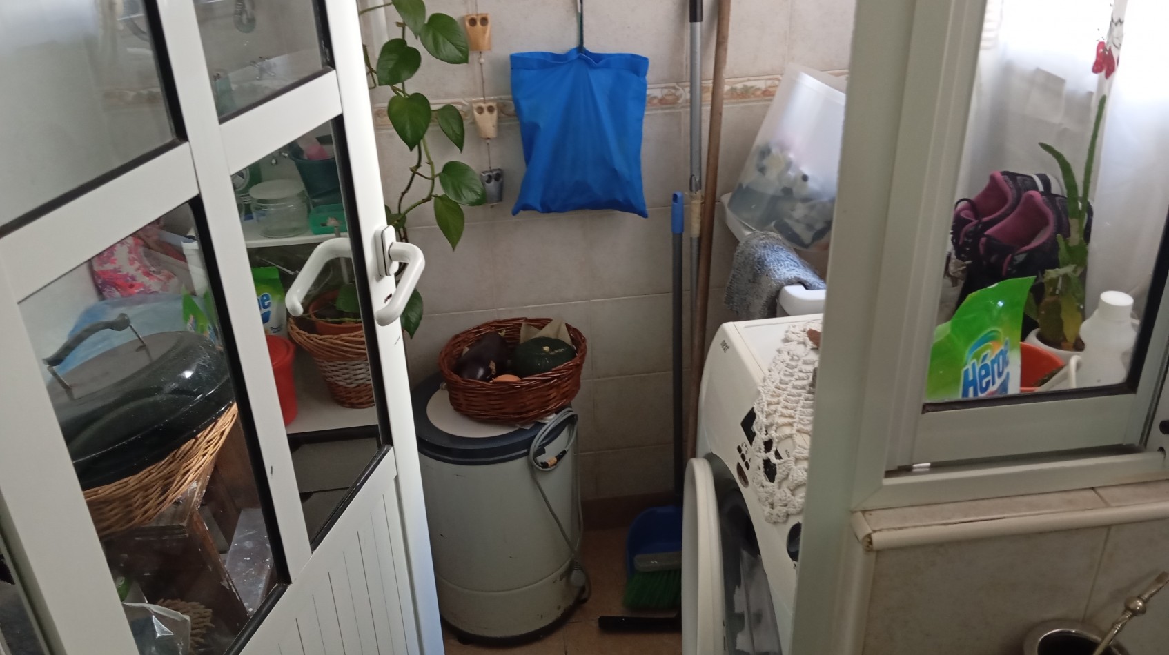 4 ambientes a la calle, 70 m² con espacio de cochera.