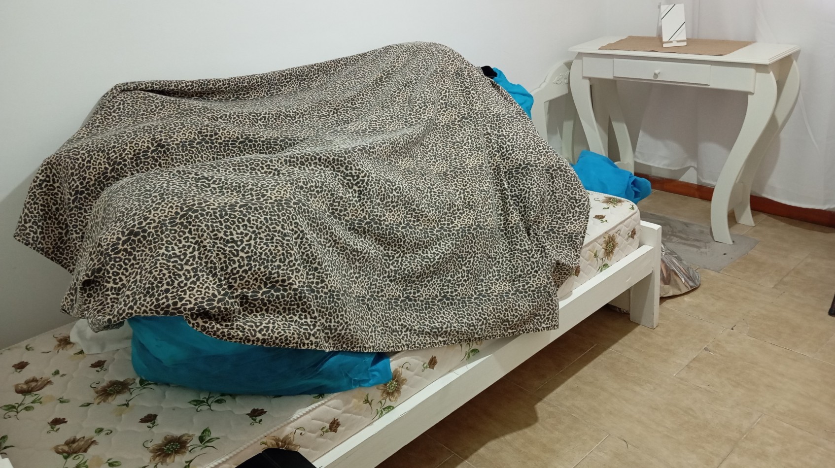 4 ambientes a la calle, 70 m² con espacio de cochera.