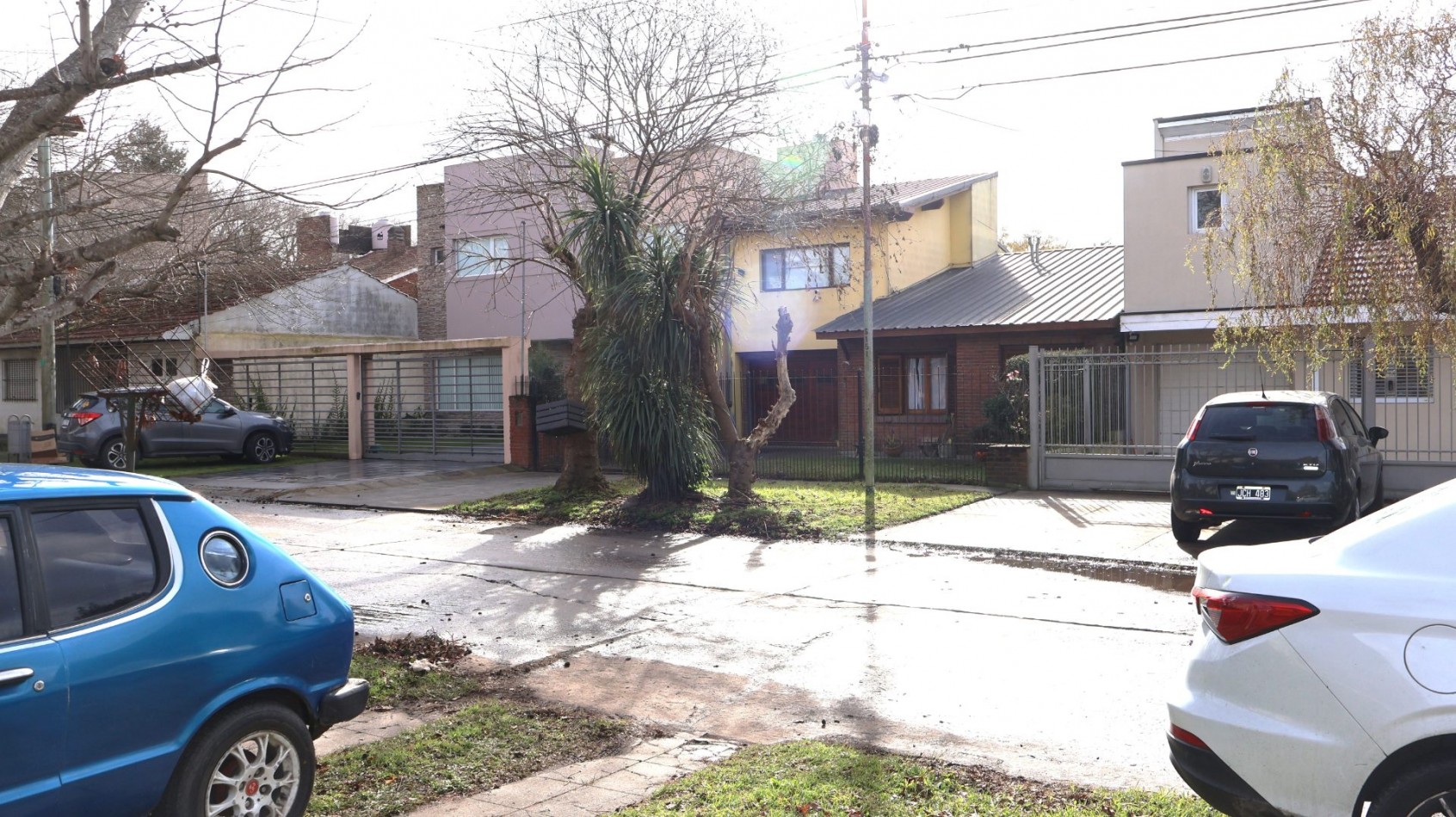 Chalet 4 ambientes a reciclar en Mar del Plata (barrio Caisamar)