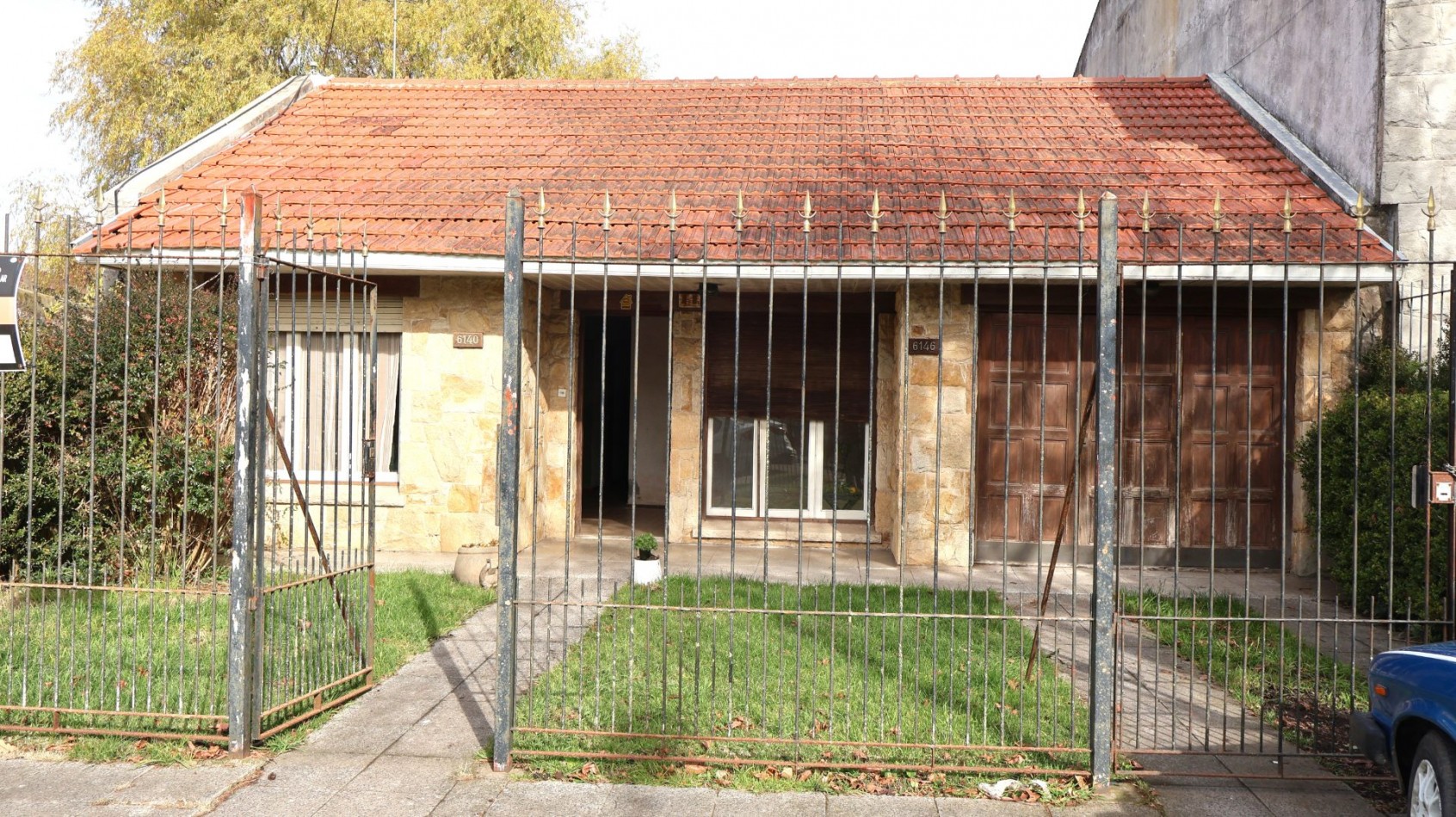Chalet 4 ambientes a reciclar en Mar del Plata (barrio Caisamar)
