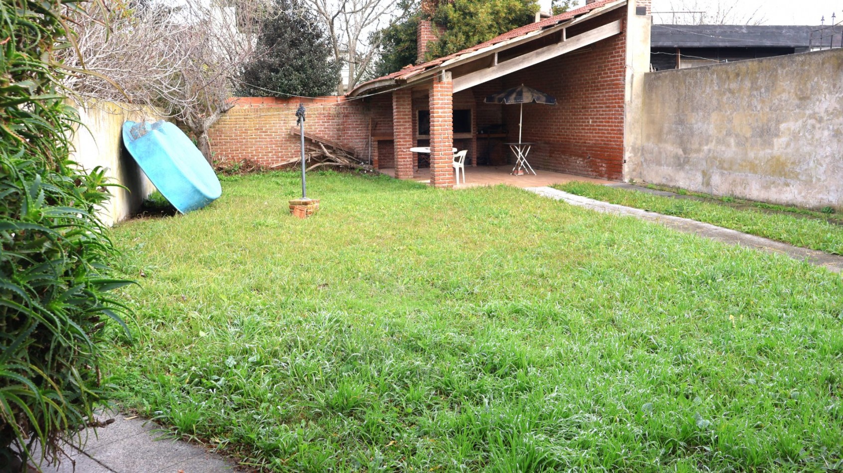 Chalet 4 ambientes a reciclar en Mar del Plata (barrio Caisamar)