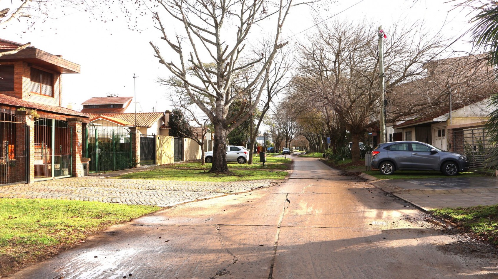 Chalet 4 ambientes a reciclar en Mar del Plata (barrio Caisamar)