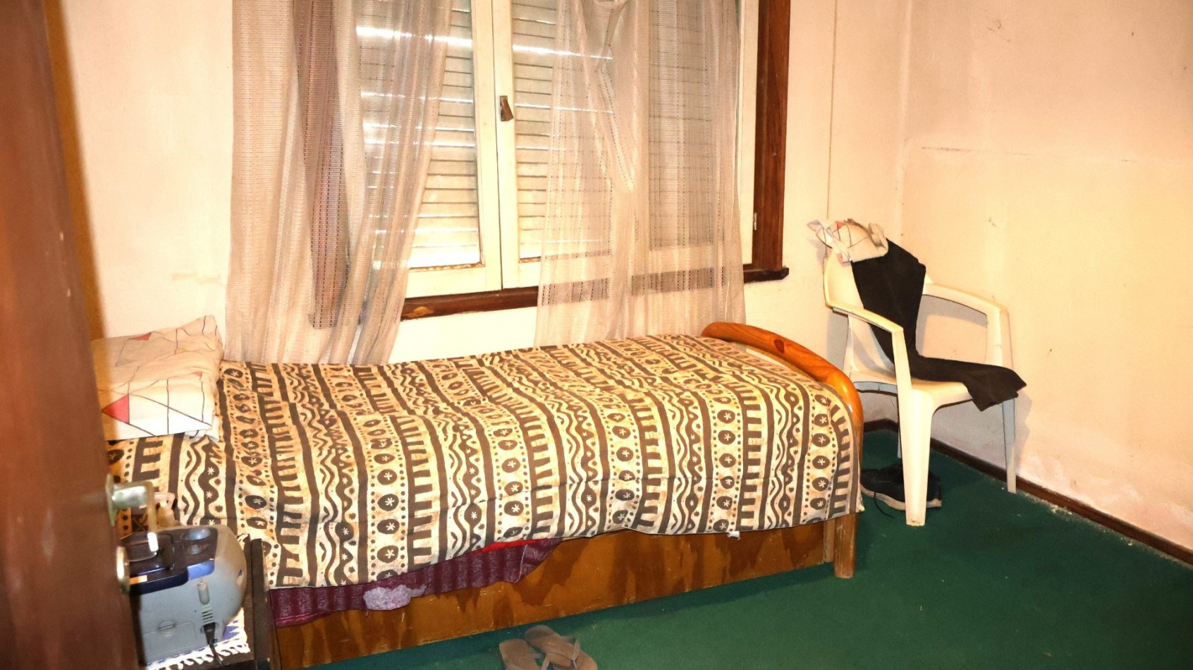 Chalet 4 ambientes a reciclar en Mar del Plata (barrio Caisamar)