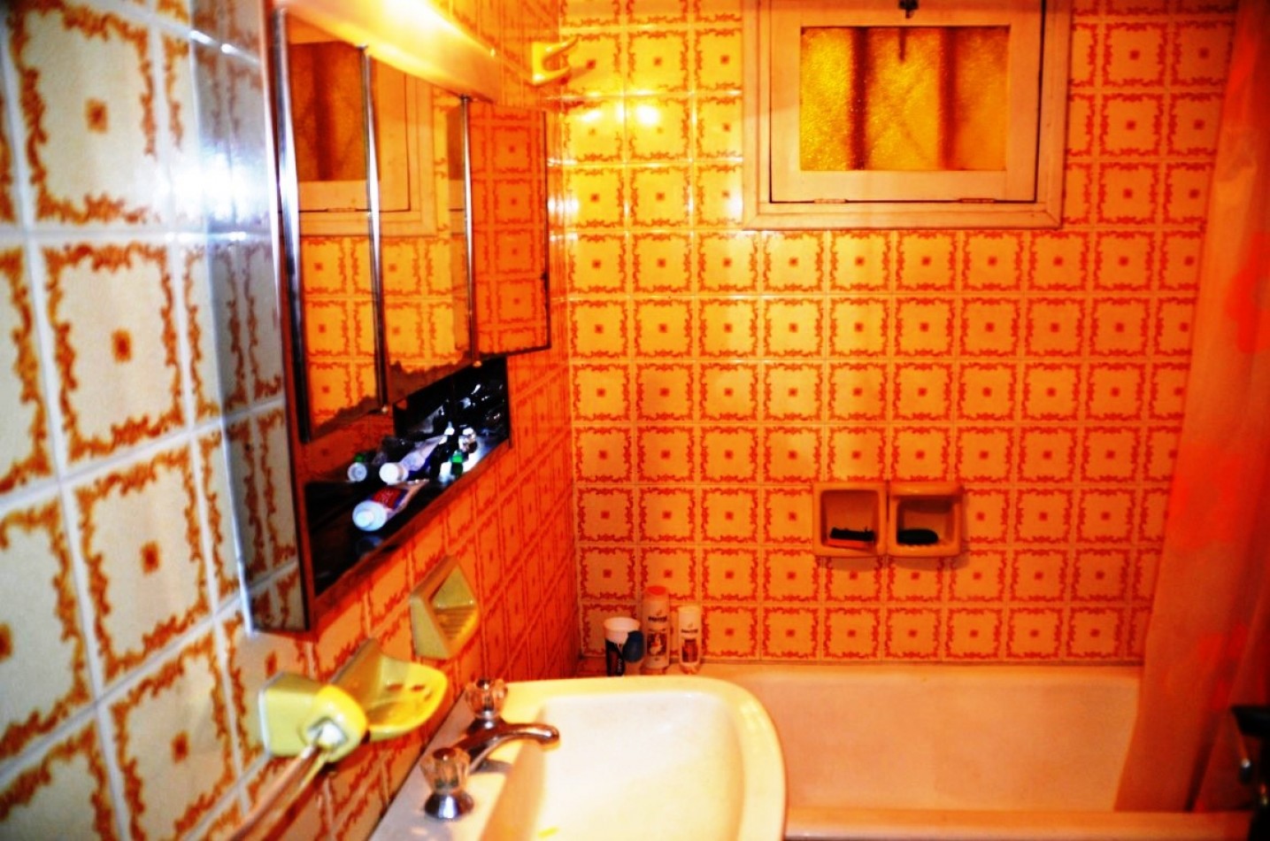 Chalet 4 ambientes a reciclar en Mar del Plata (barrio Caisamar)