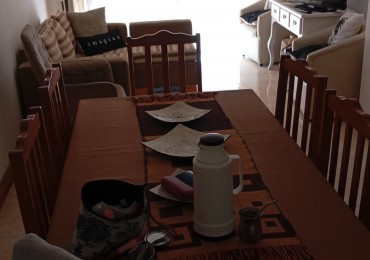 4 ambientes a la calle, 70 m² con espacio de cochera.