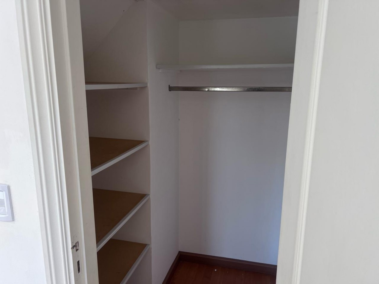 VENTA HERMOSO DUPLEX DE 4 AMBIENTES, ENTRADA D E AUTO Y PARQUE,  ZONA CONSTITUCION