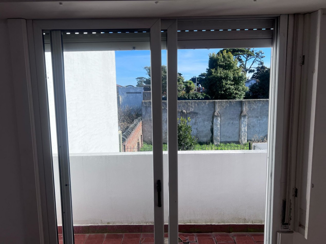 VENTA HERMOSO DUPLEX DE 4 AMBIENTES, ENTRADA D E AUTO Y PARQUE,  ZONA CONSTITUCION