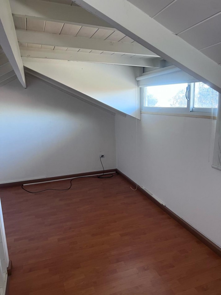 VENTA HERMOSO DUPLEX DE 4 AMBIENTES, ENTRADA D E AUTO Y PARQUE,  ZONA CONSTITUCION