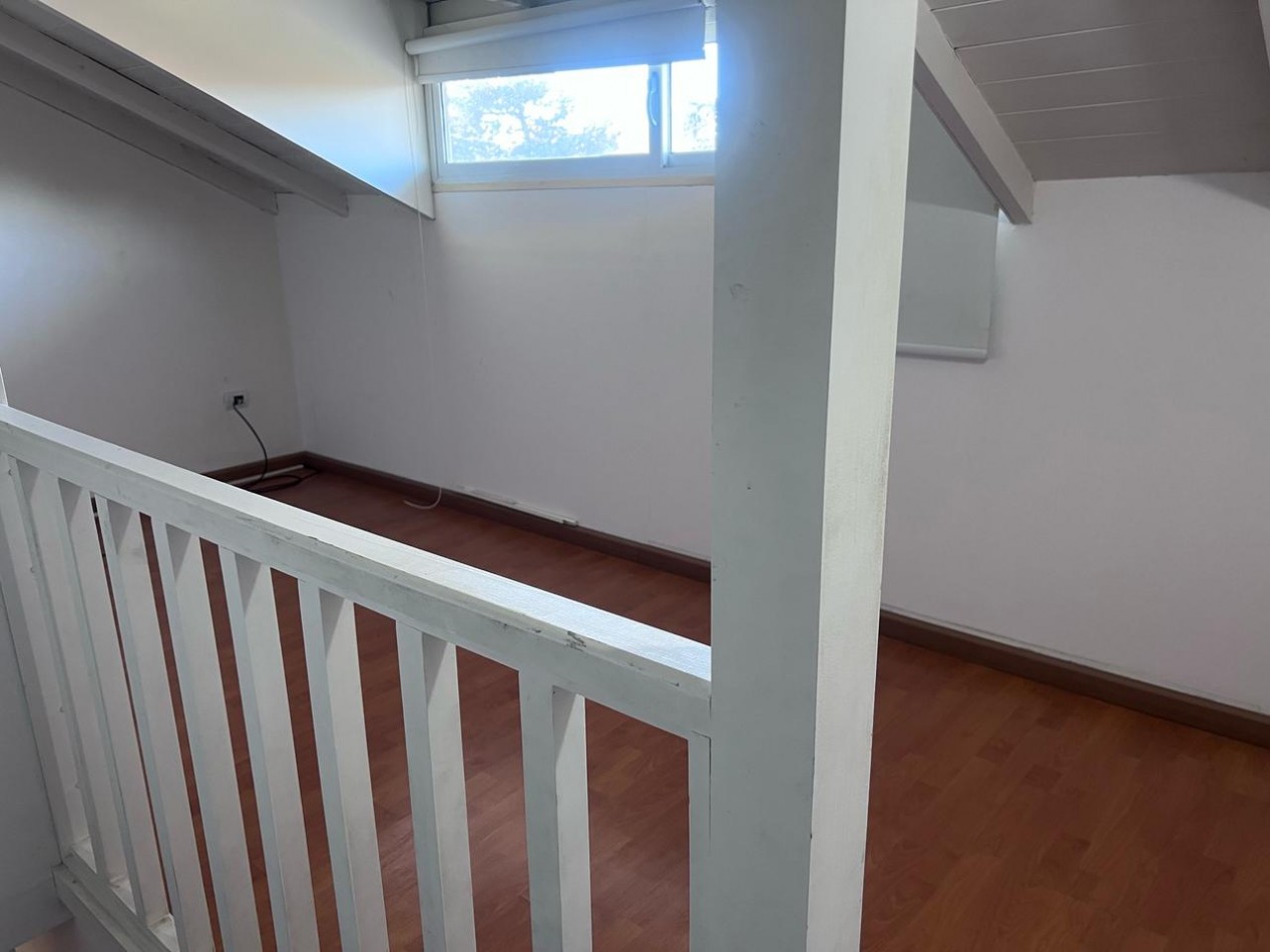 VENTA HERMOSO DUPLEX DE 4 AMBIENTES, ENTRADA D E AUTO Y PARQUE,  ZONA CONSTITUCION