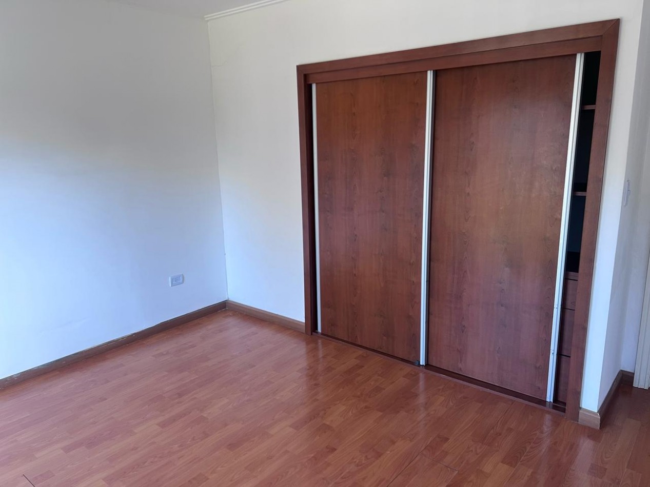 VENTA HERMOSO DUPLEX DE 4 AMBIENTES, ENTRADA D E AUTO Y PARQUE,  ZONA CONSTITUCION
