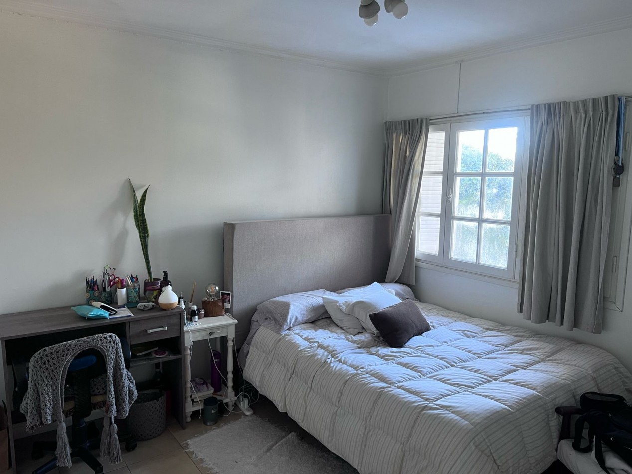 VENTA EN ZONA LOS PINARES, HERMOSO CHALET DE 4 DORMITORIOS, GARAGE, QUINCHO PARQUE Y PISCINA, IMPECABLE ESTADO Y CALIDAD