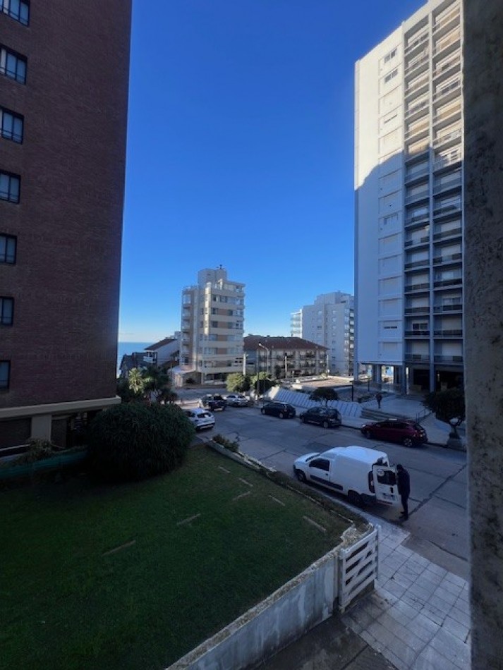 ALQUILER  HERMOSO DEPARTAMENTO EN SEMIPISO, 3 AMB. CON DEPENDENIAS, TERRAZA PROPIA Y COCHERA, LOMAS DE STELLA MARIS