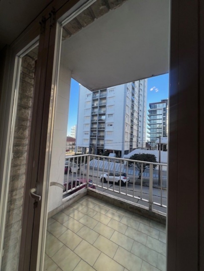 ALQUILER  HERMOSO DEPARTAMENTO EN SEMIPISO, 3 AMB. CON DEPENDENIAS, TERRAZA PROPIA Y COCHERA, LOMAS DE STELLA MARIS