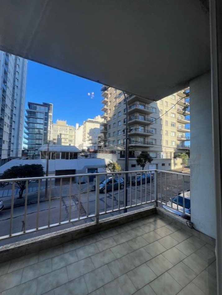 ALQUILER  HERMOSO DEPARTAMENTO EN SEMIPISO, 3 AMB. CON DEPENDENIAS, TERRAZA PROPIA Y COCHERA, LOMAS DE STELLA MARIS