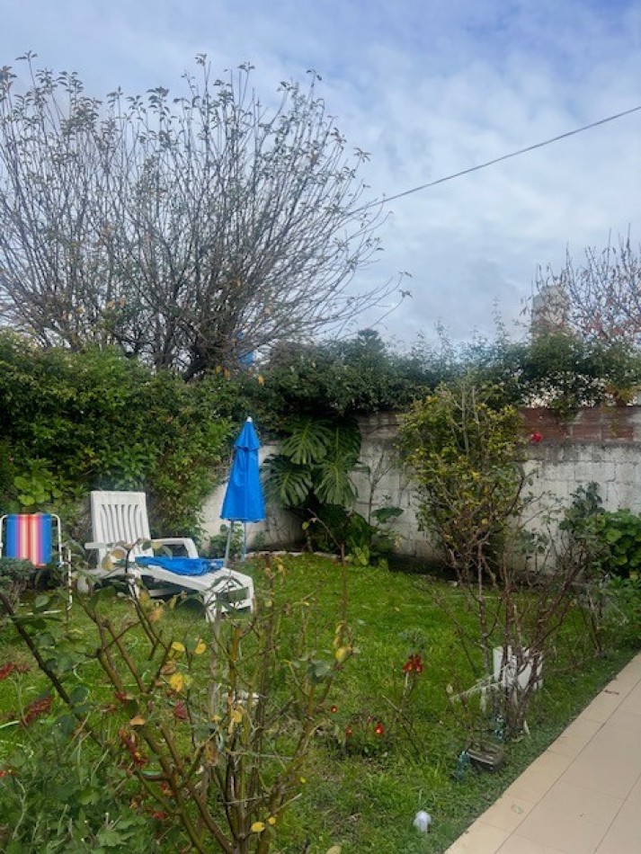 venta chalet en mar del plata, cercano a  barrio santa Monica,  3 amb. con parque, garaje y trotadora varios autos.
