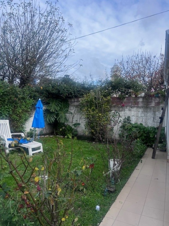 venta chalet en mar del plata, cercano a  barrio santa Monica,  3 amb. con parque, garaje y trotadora varios autos.